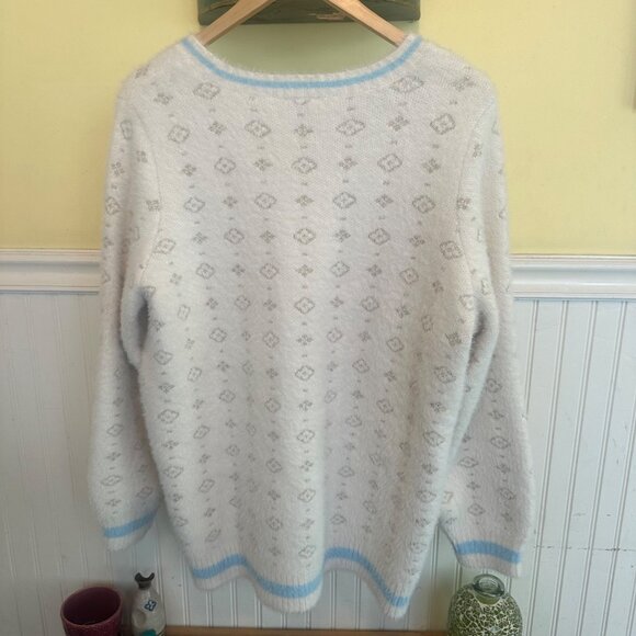 Torrid Womens White Fuzzy Pullover Sweater W/ Blue Trim Size 2 Nylon Blend - Picture 2 of 6